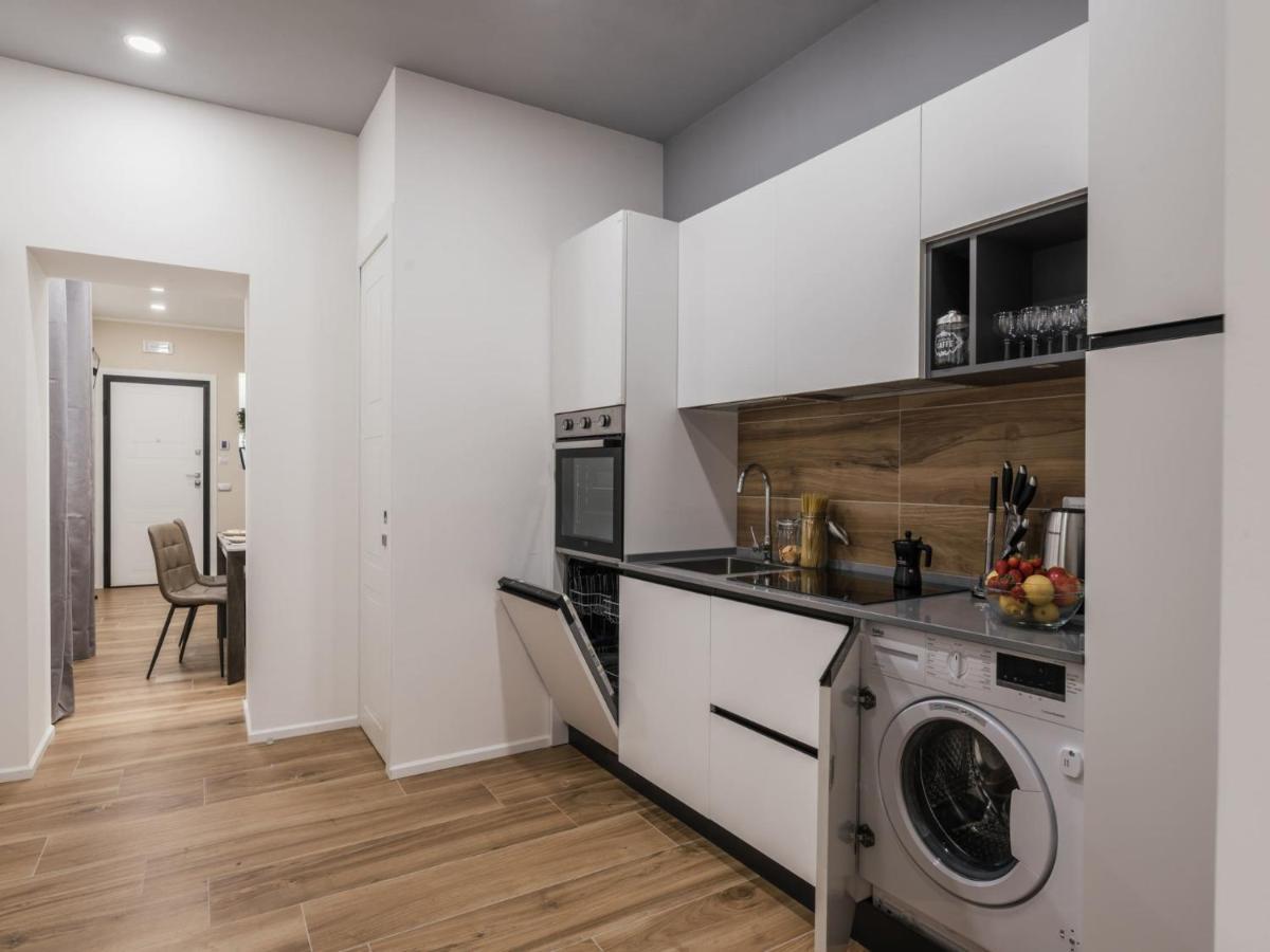 The Best Rent - Modern Three-Bedroom Apartment A Few Steps From The Colosseum Екстер'єр фото