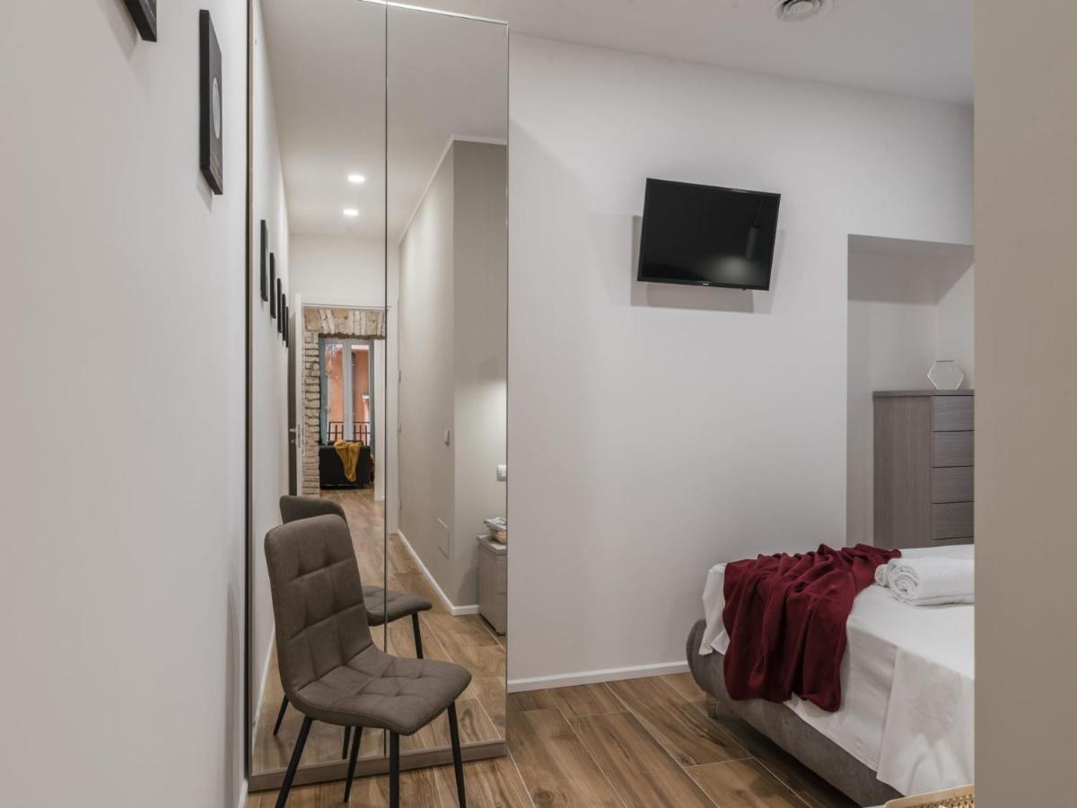 The Best Rent - Modern Three-Bedroom Apartment A Few Steps From The Colosseum Екстер'єр фото