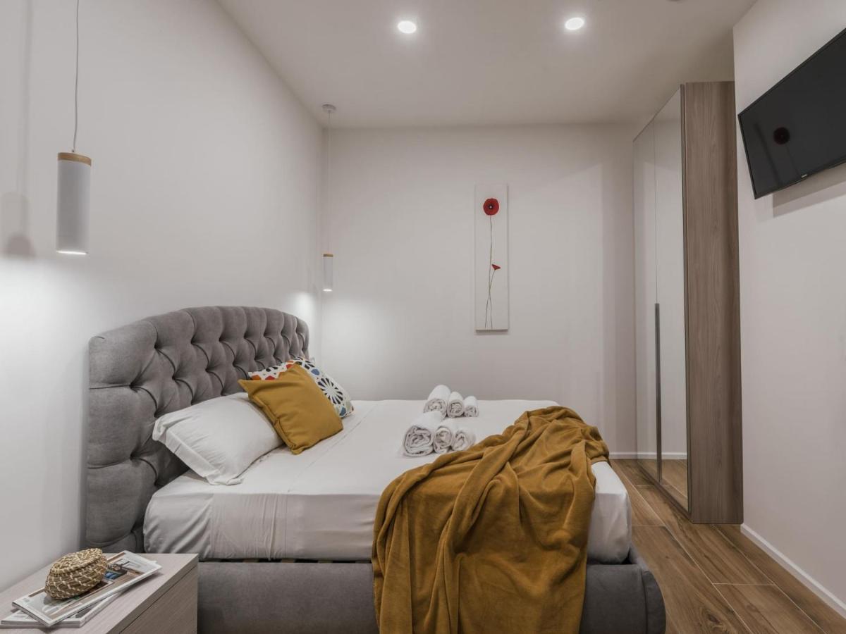 The Best Rent - Modern Three-Bedroom Apartment A Few Steps From The Colosseum Екстер'єр фото