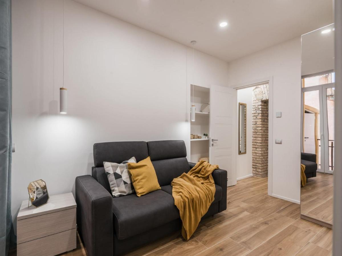 The Best Rent - Modern Three-Bedroom Apartment A Few Steps From The Colosseum Екстер'єр фото