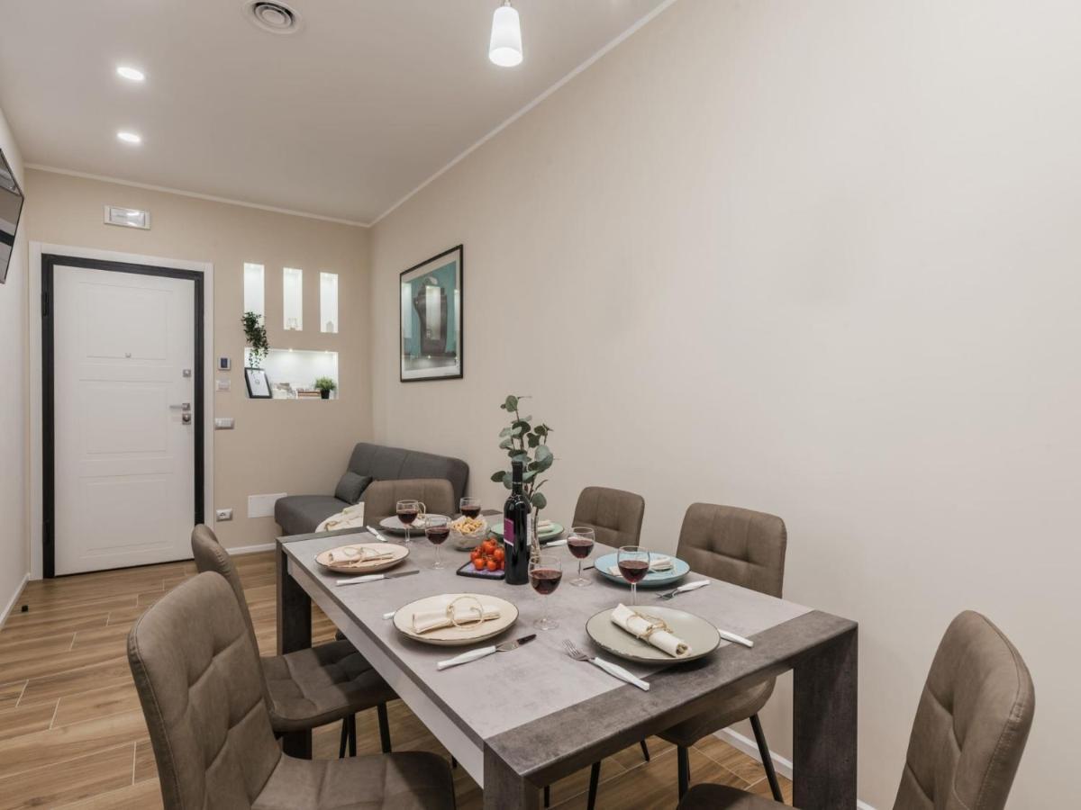 The Best Rent - Modern Three-Bedroom Apartment A Few Steps From The Colosseum Екстер'єр фото